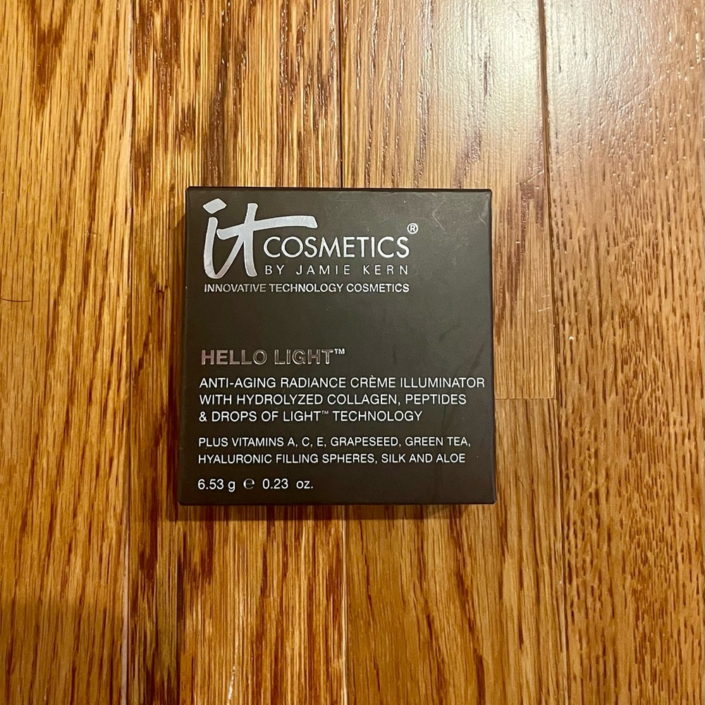 It Cosmetics Hello Light Illuminator NIB